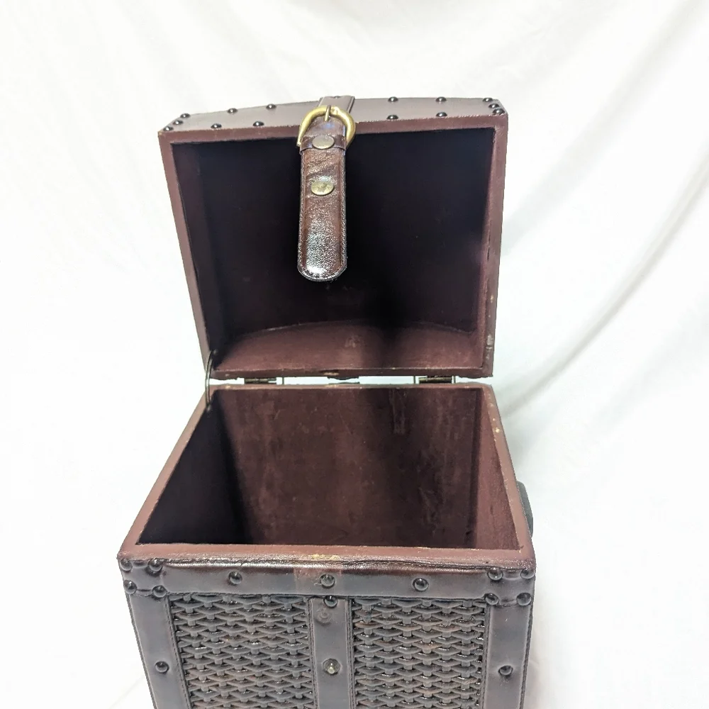 Vtg 80s Hinged Wicker Riveted Wooden Box Med 10x9x11 Dome Lid Snap Closure READ